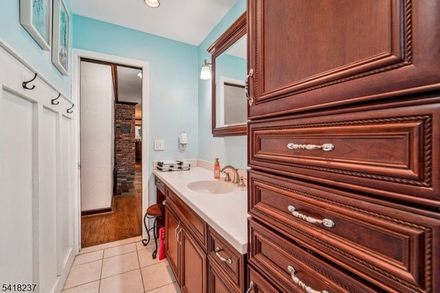 51 Catherine St, Bloomingdale Boro, NJ 07403