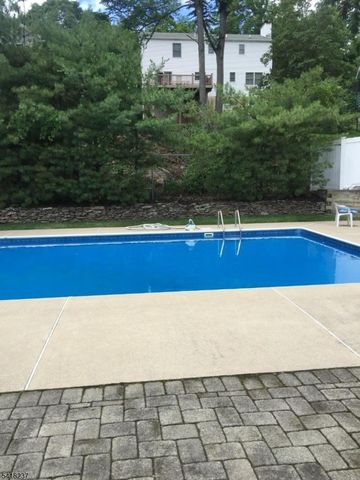 51 Catherine St, Bloomingdale Boro, NJ 07403