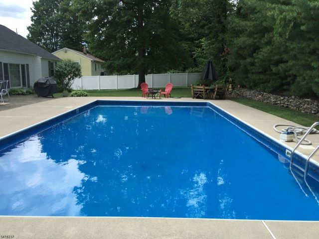 51 Catherine St, Bloomingdale Boro, NJ 07403