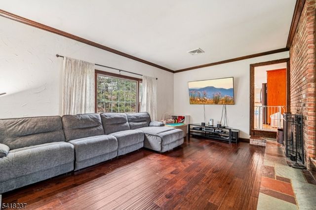 51 Catherine St, Bloomingdale Boro, NJ 07403