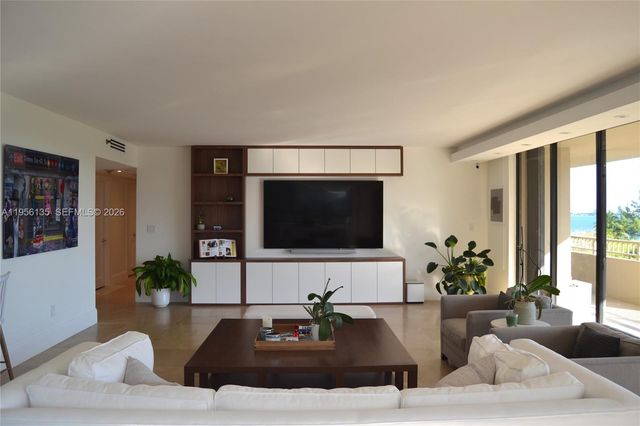 11113 Biscayne Blvd 351, Miami, FL 33181