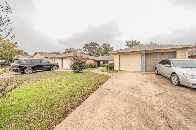 512 Billie Ruth Lane, Hurst, TX 76053