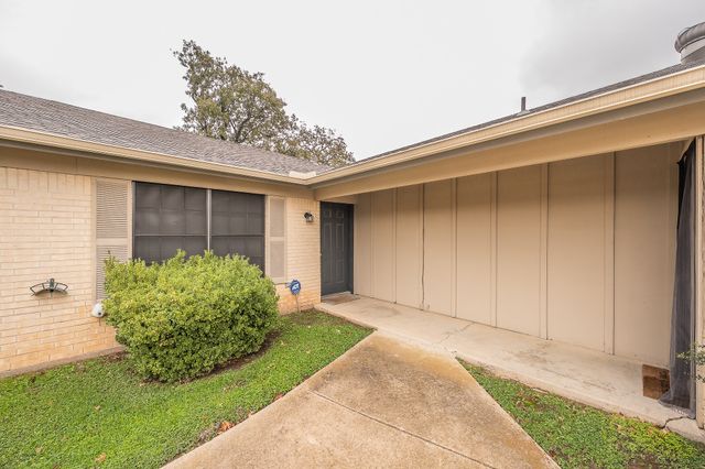 512 Billie Ruth Lane, Hurst, TX 76053