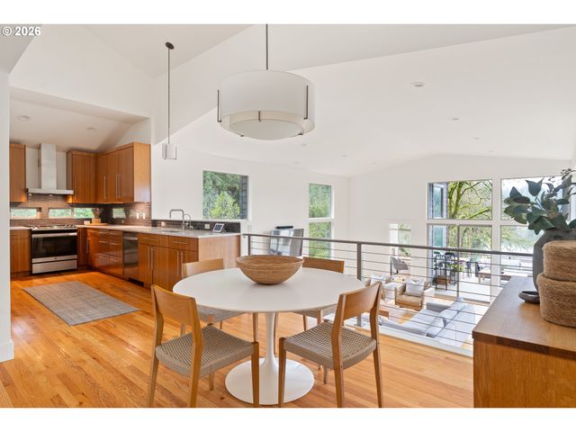 1666 LAKE FRONT Rd, Lake Oswego, OR 97034