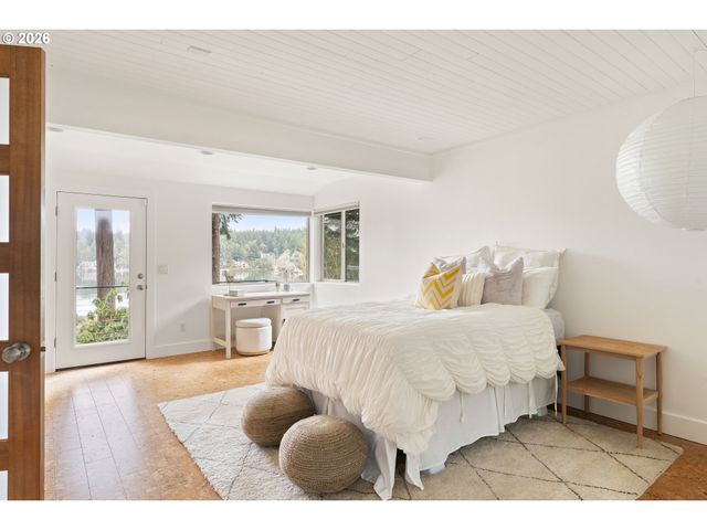 1666 LAKE FRONT Rd, Lake Oswego, OR 97034