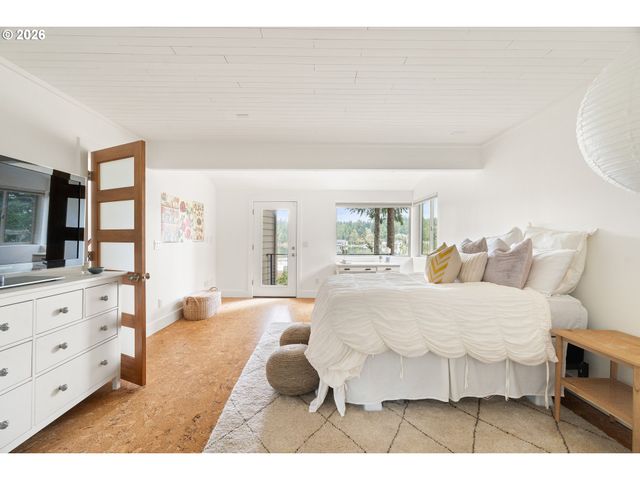 1666 LAKE FRONT Rd, Lake Oswego, OR 97034