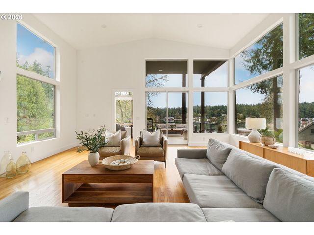 1666 LAKE FRONT Rd, Lake Oswego, OR 97034