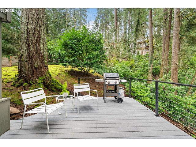 1666 LAKE FRONT Rd, Lake Oswego, OR 97034