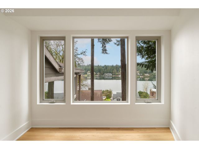 1666 LAKE FRONT Rd, Lake Oswego, OR 97034