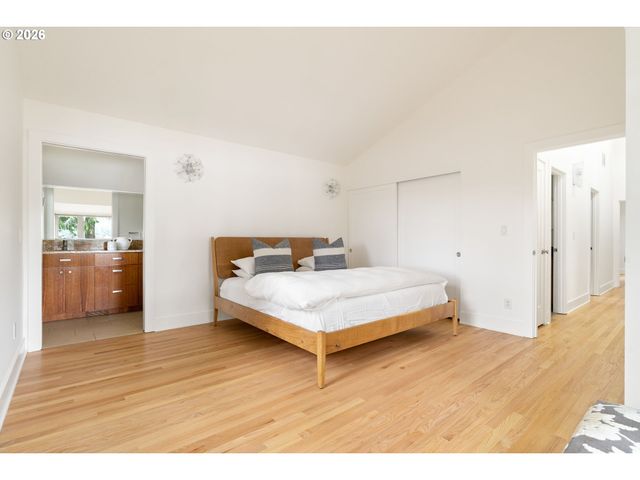 1666 LAKE FRONT Rd, Lake Oswego, OR 97034