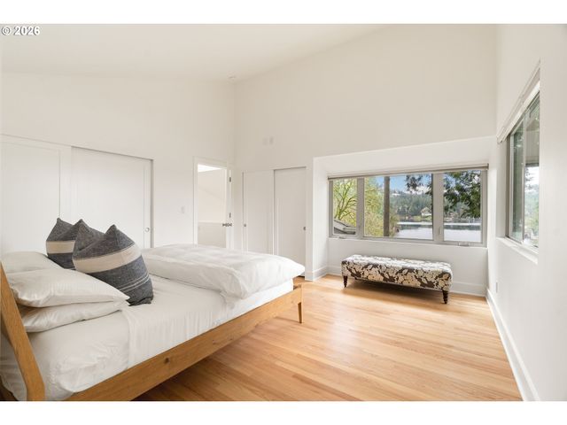 1666 LAKE FRONT Rd, Lake Oswego, OR 97034