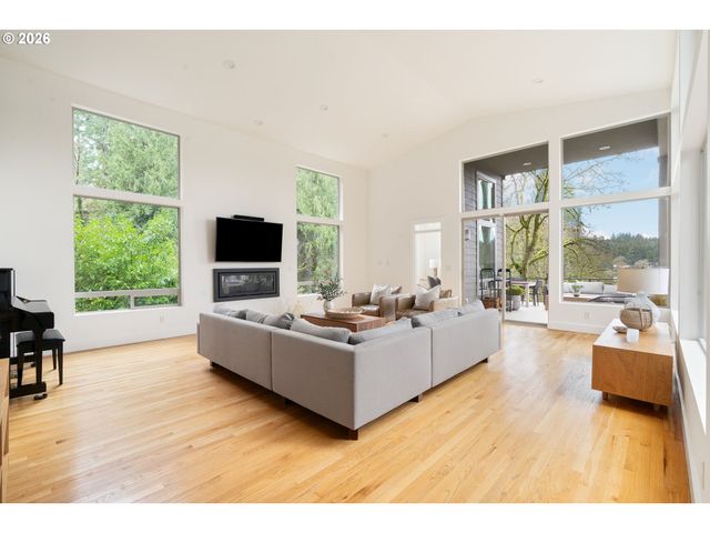 1666 LAKE FRONT Rd, Lake Oswego, OR 97034