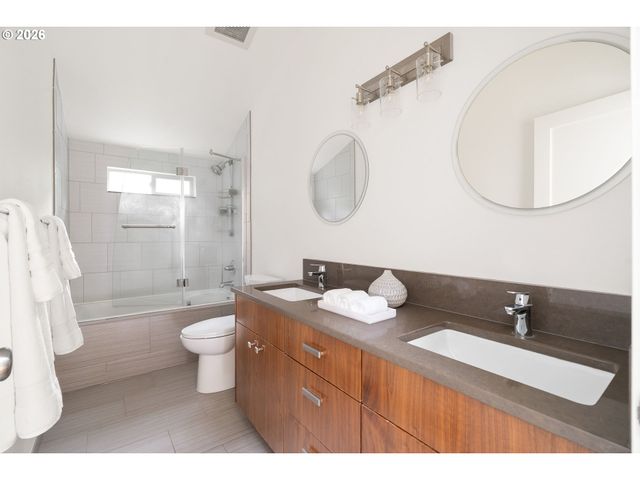 1666 LAKE FRONT Rd, Lake Oswego, OR 97034