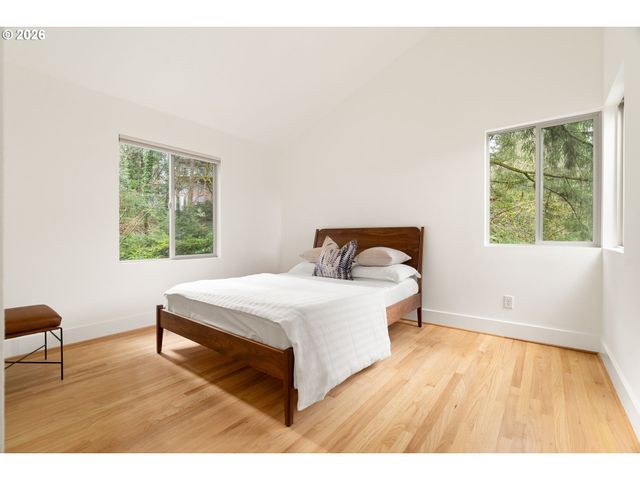 1666 LAKE FRONT Rd, Lake Oswego, OR 97034