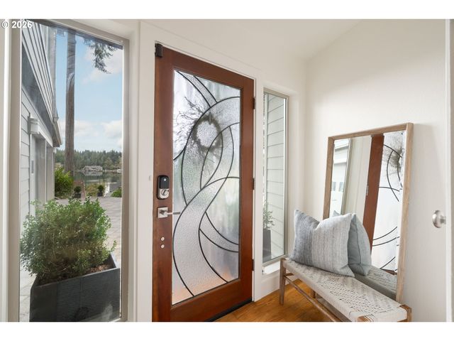 1666 LAKE FRONT Rd, Lake Oswego, OR 97034