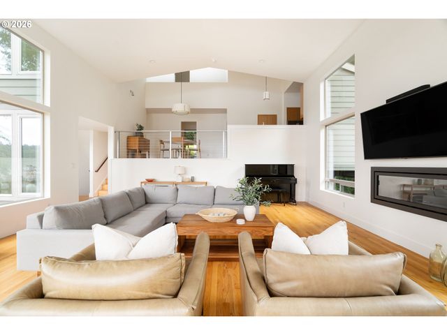 1666 LAKE FRONT Rd, Lake Oswego, OR 97034