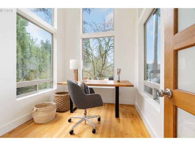 1666 LAKE FRONT Rd, Lake Oswego, OR 97034