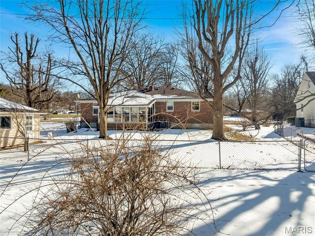 2113 S Main Street, Dupo, IL 62239