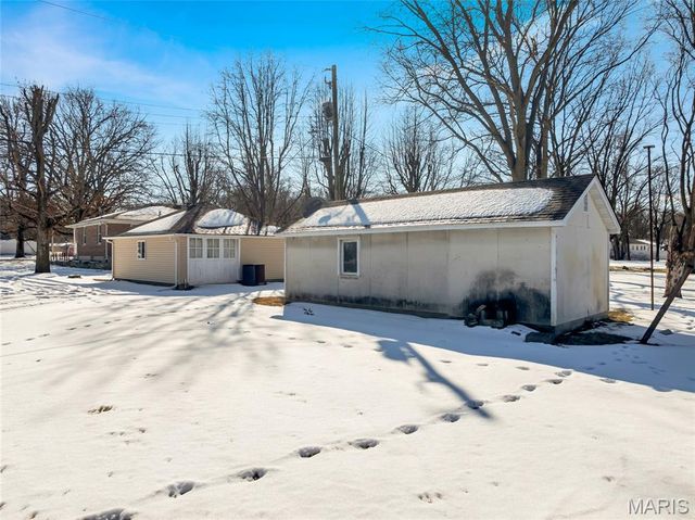 2113 S Main Street, Dupo, IL 62239