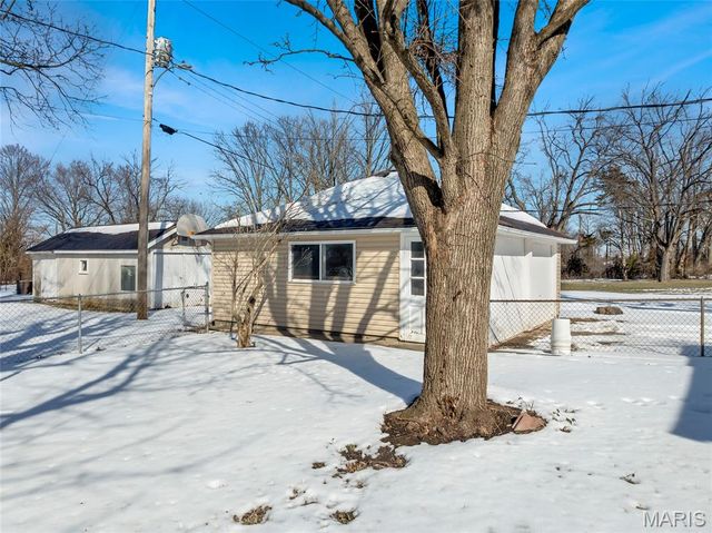 2113 S Main Street, Dupo, IL 62239