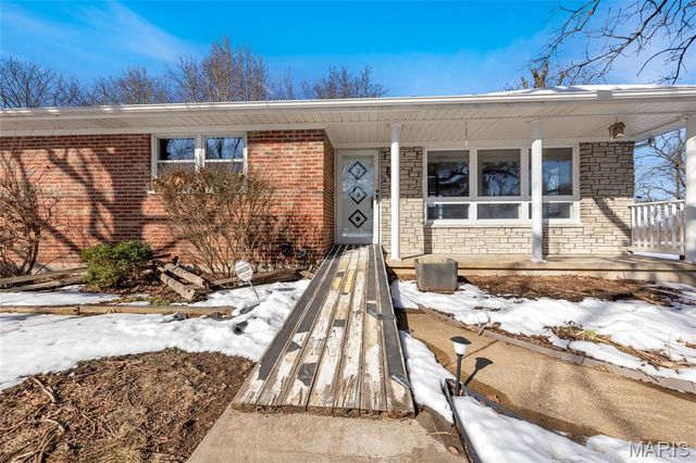 2113 S Main Street, Dupo, IL 62239