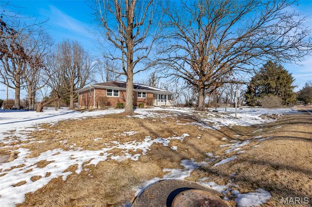 2113 S Main Street, Dupo, IL 62239