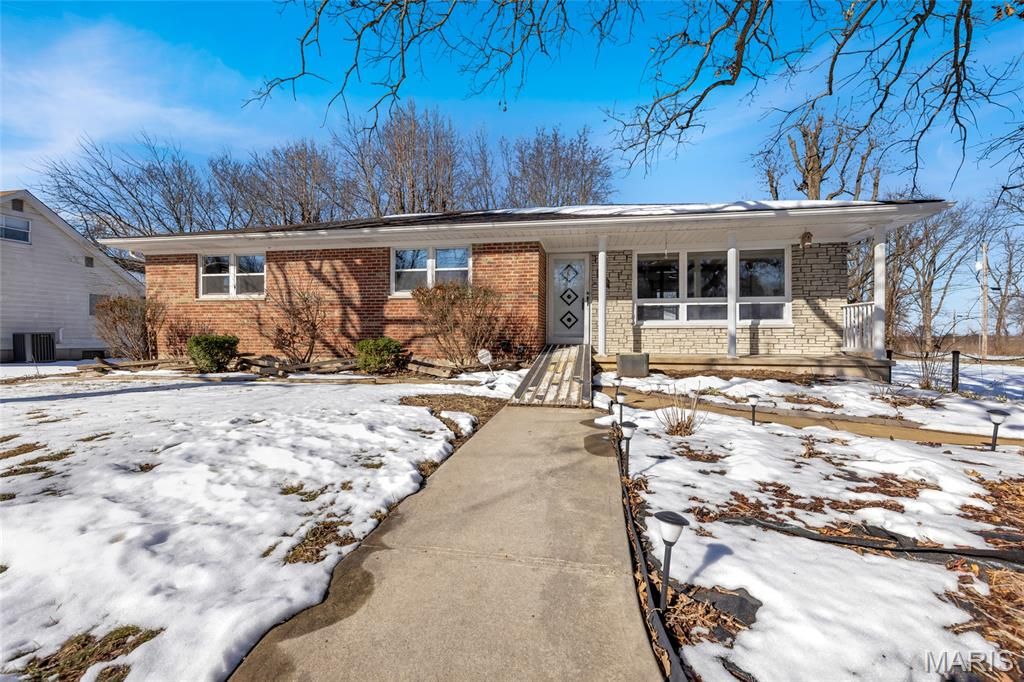 2113 S Main Street, Dupo, IL 62239