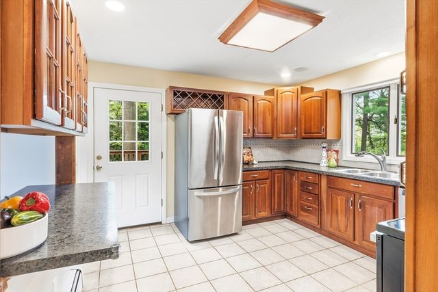 7 Sharon Ave, Norfolk, MA 02056