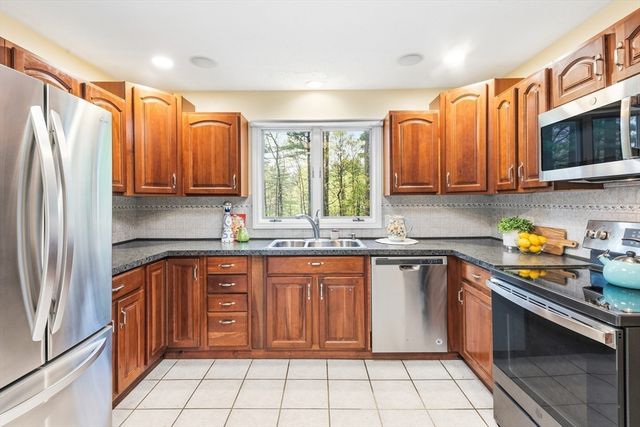 7 Sharon Ave, Norfolk, MA 02056