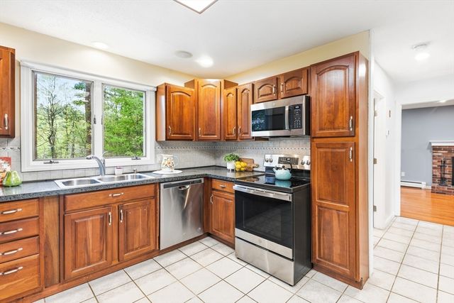 7 Sharon Ave, Norfolk, MA 02056