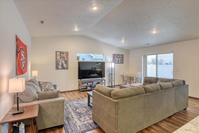 10330 W Salmonberry Rd, Spokane, WA 99004