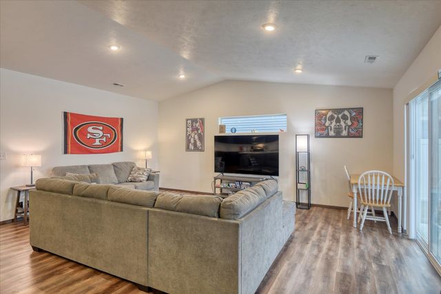 10330 W Salmonberry Rd, Spokane, WA 99004