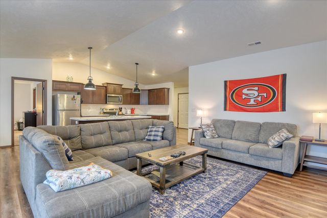 10330 W Salmonberry Rd, Spokane, WA 99004