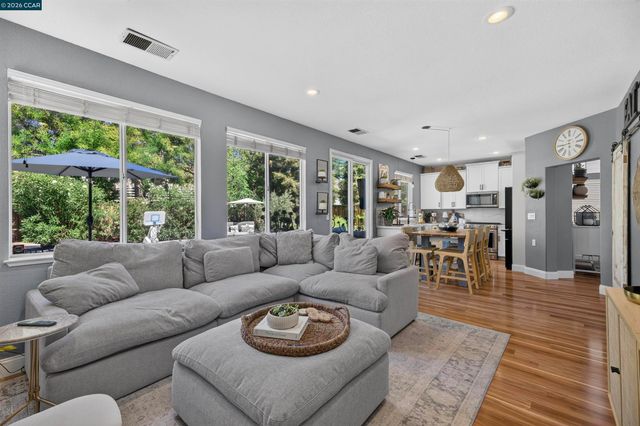 689 Summerwood Dr, Brentwood, CA 94513