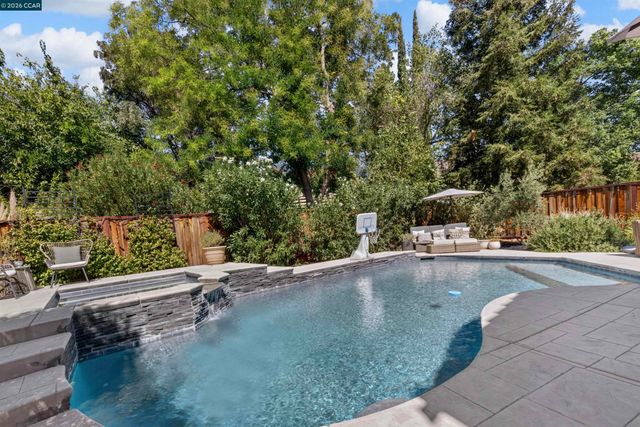 689 Summerwood Dr, Brentwood, CA 94513