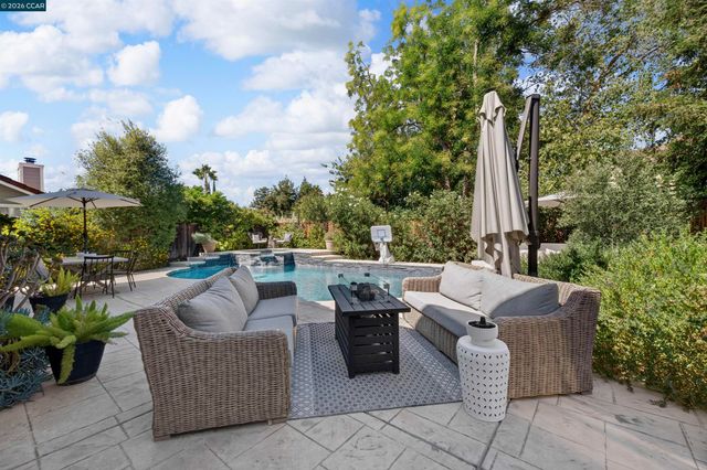 689 Summerwood Dr, Brentwood, CA 94513