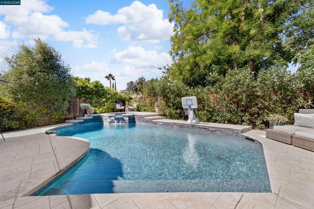 689 Summerwood Dr, Brentwood, CA 94513