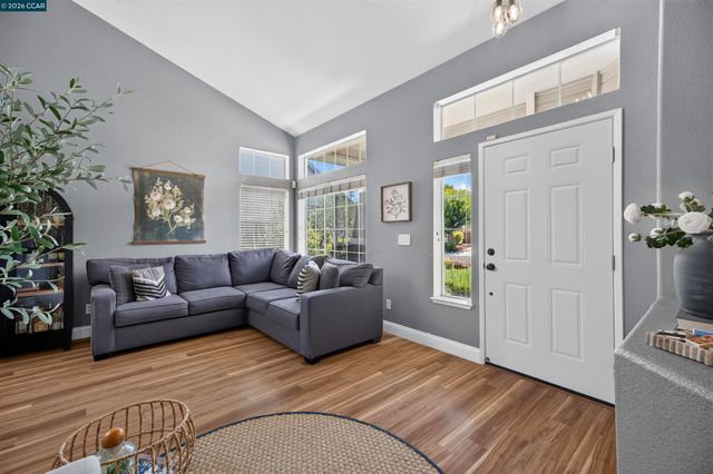689 Summerwood Dr, Brentwood, CA 94513