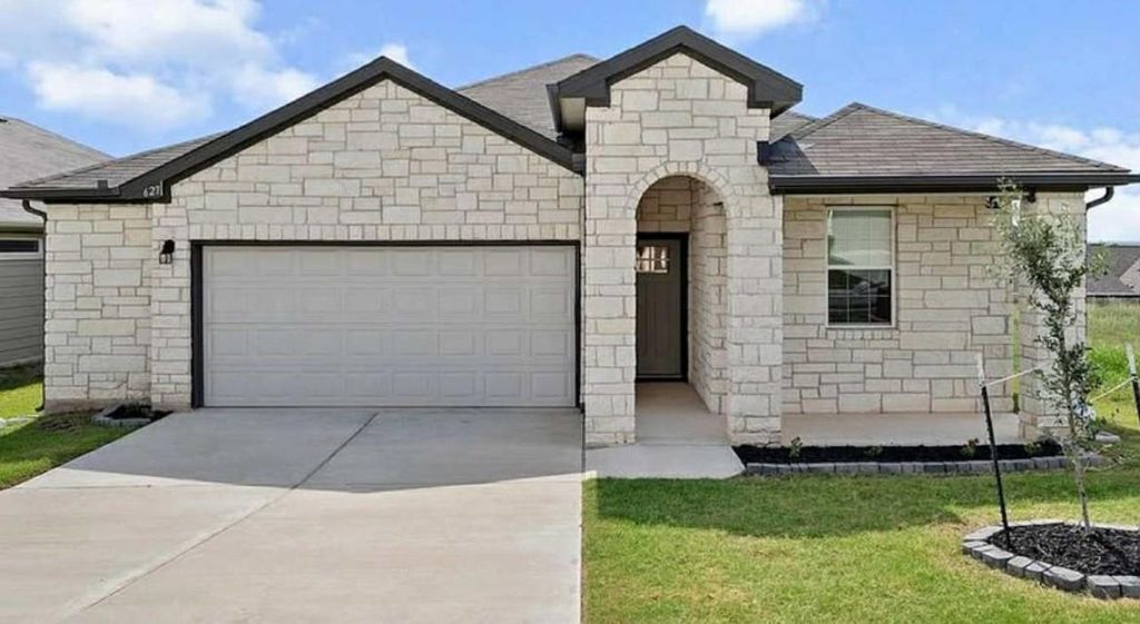 627 Concho River DR, Hutto, TX 78634