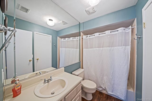 23 Gazebo Lane, Holtsville, NY 11742