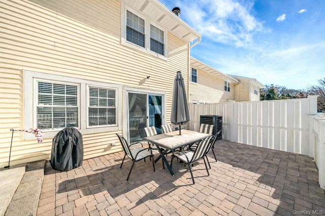 23 Gazebo Lane, Holtsville, NY 11742