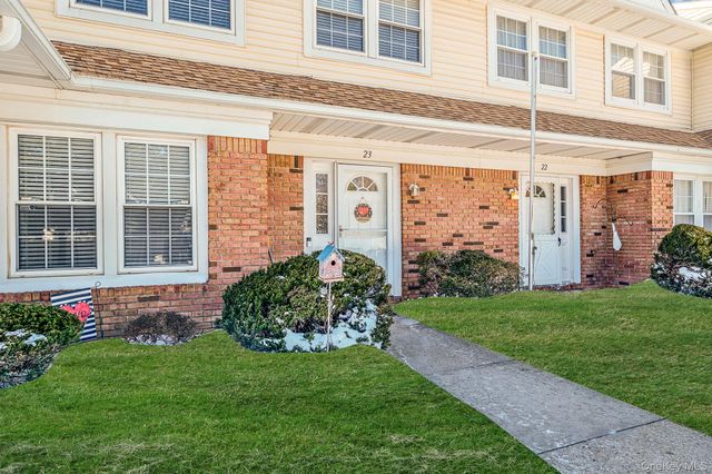 23 Gazebo Lane, Holtsville, NY 11742