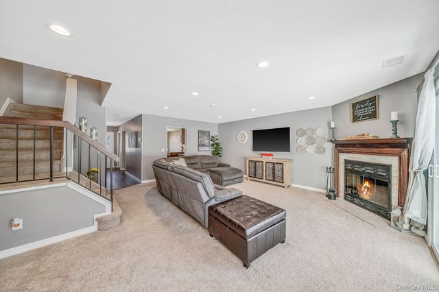 23 Gazebo Lane, Holtsville, NY 11742