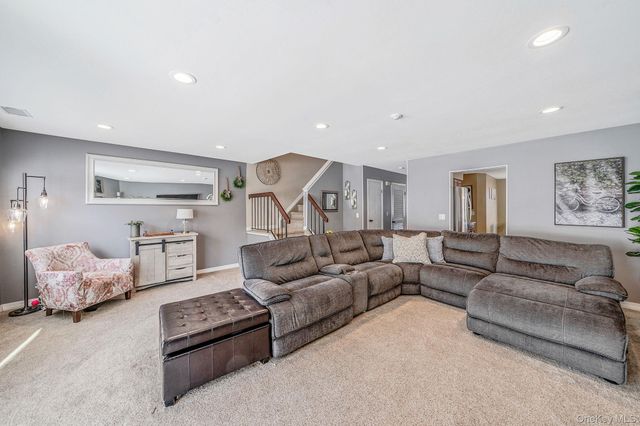 23 Gazebo Lane, Holtsville, NY 11742