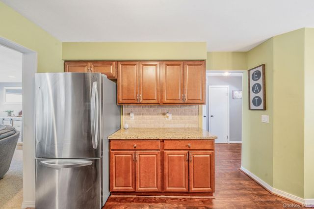 23 Gazebo Lane, Holtsville, NY 11742