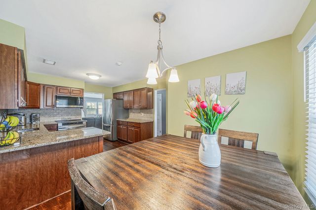 23 Gazebo Lane, Holtsville, NY 11742