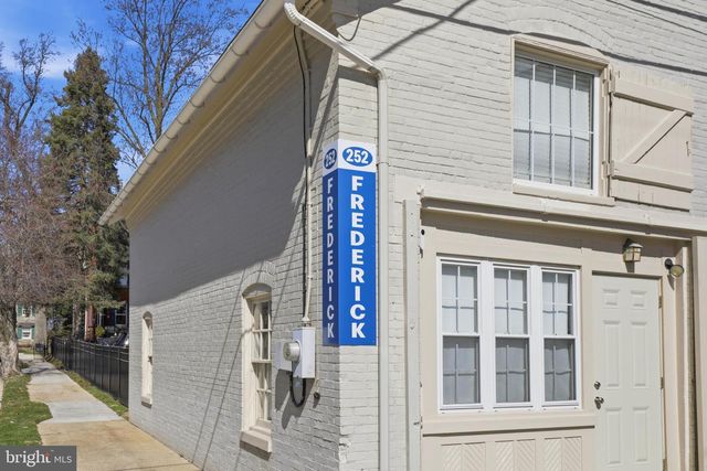 252 FREDERICK ST, Hanover, PA 17331