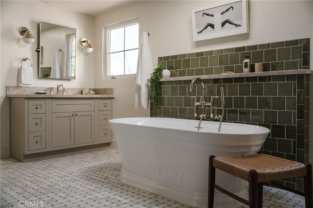 2201 N Hobart Boulevard, Los Angeles, CA 90027