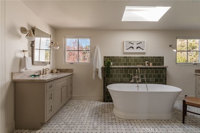 2201 N Hobart Boulevard, Los Angeles, CA 90027