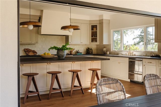 2201 N Hobart Boulevard, Los Angeles, CA 90027